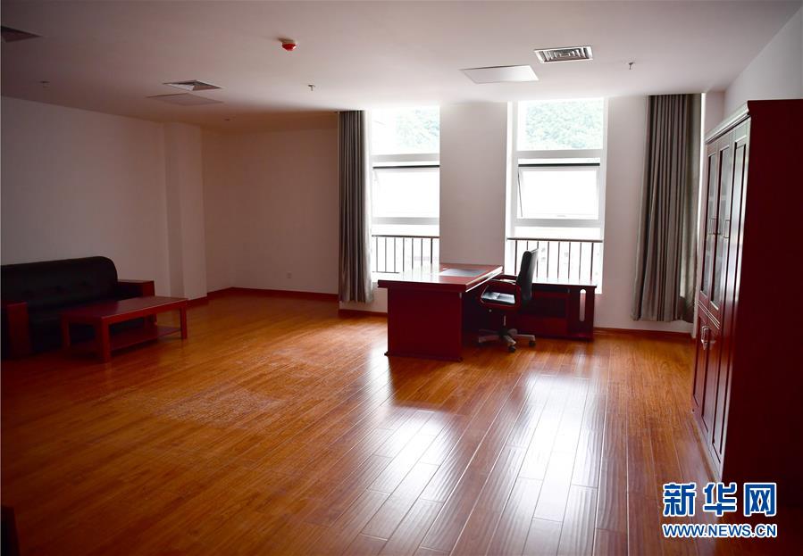 （新華視點(diǎn)&middot;圖文互動(dòng)）（6）學(xué)校建漂亮點(diǎn)本無錯(cuò)，為何這所&ldquo;豪華中學(xué)&rdquo;讓人困惑？