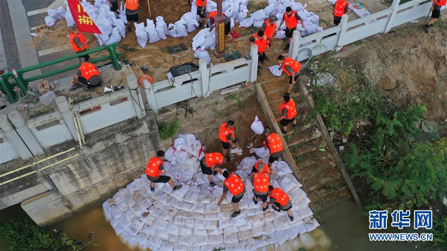 （防汛抗洪&middot;一線人物&middot;圖文互動(dòng)）（1）集智戰(zhàn)洪魔&mdash;&mdash;陸軍某舟橋旅重舟一營抗洪記事