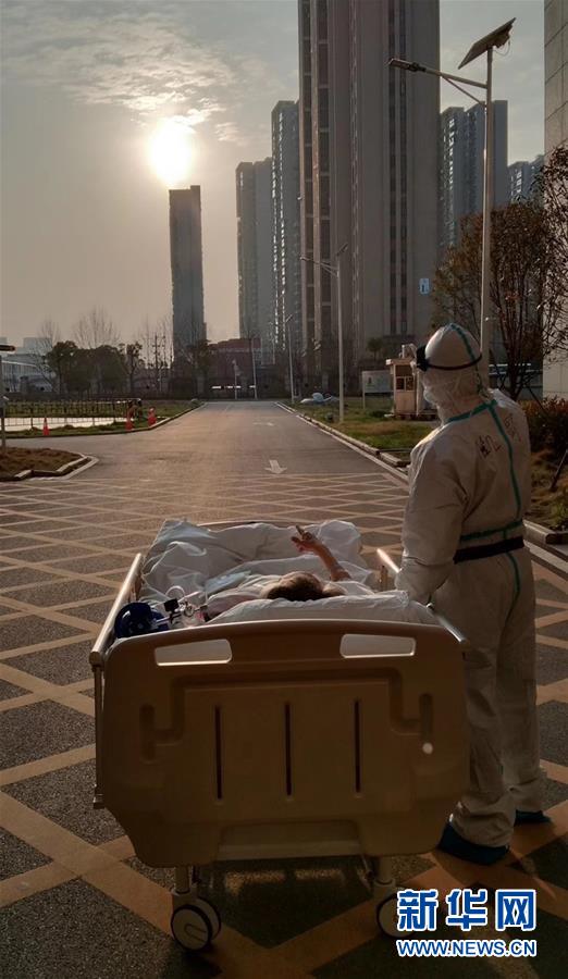 （新華全媒頭條&middot;圖文互動）（8）以仁心仁術(shù)造福人民&mdash;&mdash;寫在第三個中國醫(yī)師節(jié)之際