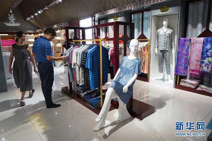 （走向我們的小康生活&middot;圖文互動）（2）綠了青山，紅了日子&mdash;&mdash;秦巴山區(qū)群眾繪出小康&ldquo;調(diào)色板&rdquo;