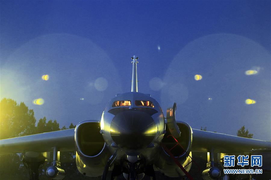 （在習近平強軍思想指引下&middot;我們在戰(zhàn)位報告&middot;圖文互動）（3）雷霆&ldquo;戰(zhàn)神&rdquo;向戰(zhàn)而飛&mdash;&mdash;空軍航空兵某師牢記囑托備戰(zhàn)打仗記事