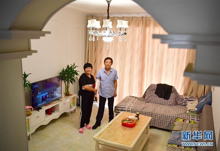 （走向我們的小康生活&middot;圖文互動）（2）&ldquo;樓上過日子，樓下賺票子&rdquo;&mdash;&mdash;來自陜西安康的易地扶貧搬遷一線觀察