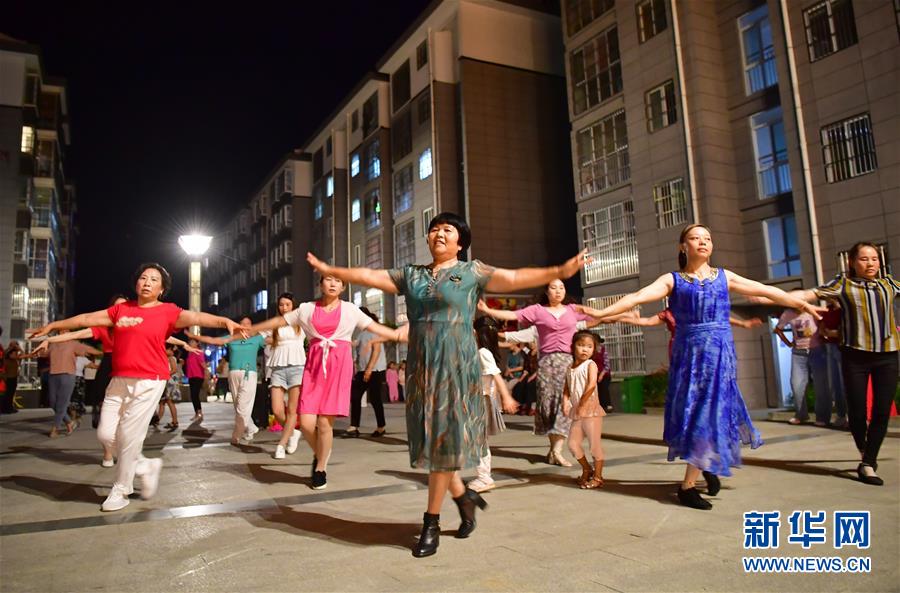 （走向我們的小康生活&middot;圖文互動）（4）&ldquo;樓上過日子，樓下賺票子&rdquo;&mdash;&mdash;來自陜西安康的易地扶貧搬遷一線觀察