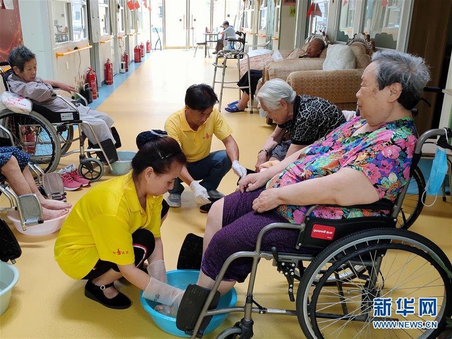 （走向我們的小康生活&middot;圖文互動）（3）北京&ldquo;老有所養(yǎng)&rdquo;的床邊、身邊、周邊事