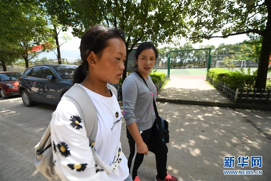 （熱點鮮報&middot;圖文互動）（1）為了大涼山的下一代，她奔赴在助學路上