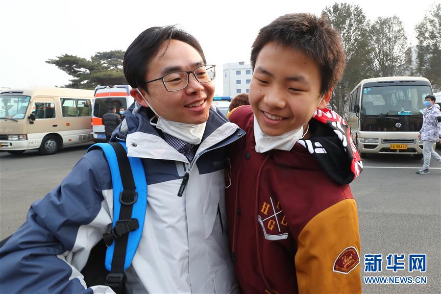 （抗疫一線醫(yī)務(wù)人員英雄群體&middot;圖文互動）（5）你的名字，我們的希望&mdash;&mdash;記國家援鄂抗疫醫(yī)療隊