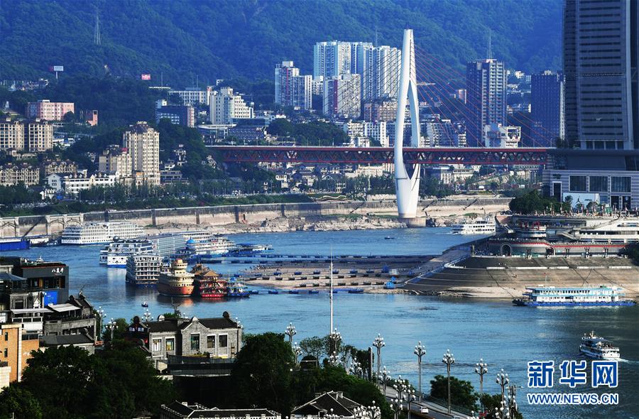 (新華全媒頭條·圖文互動)(1)西部有個(gè)新的“圈”——成渝加快雙城經(jīng)濟(jì)圈建設(shè)