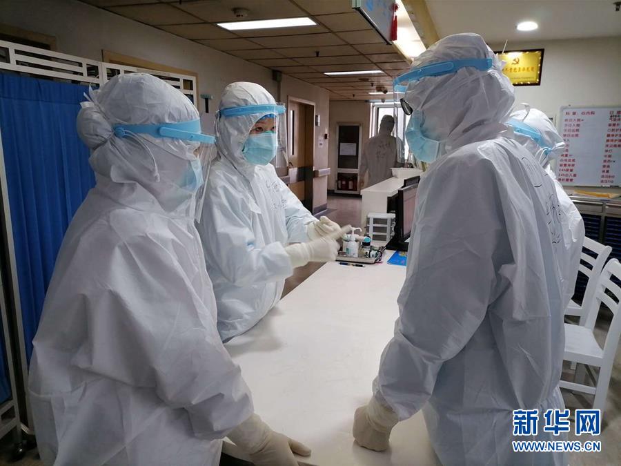 （抗疫一線醫(yī)務(wù)人員英雄群體&middot;圖文互動）（3）&ldquo;救治危重病人，我們拼盡全力&rdquo;&mdash;&mdash;記四川大學(xué)華西醫(yī)院援鄂重癥救治醫(yī)療隊