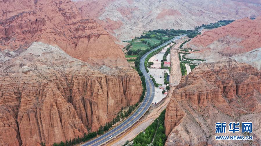 （新華全媒頭條&middot;走向我們的小康生活&middot;決戰(zhàn)決勝脫貧攻堅(jiān)&middot;圖文互動(dòng)）（8）高原上綻放的光芒&mdash;&mdash;來(lái)自青海攻克深度貧困堡壘的故事