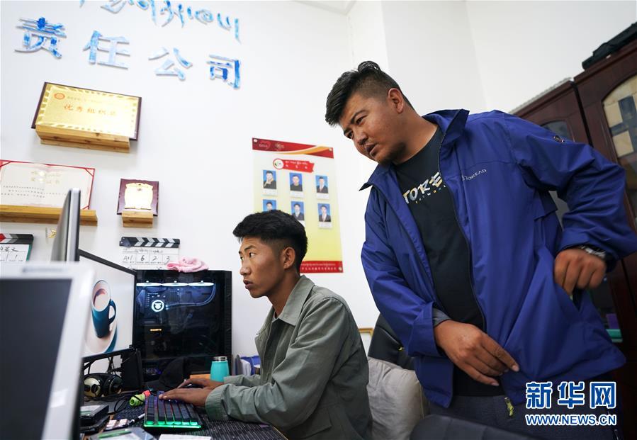 （新華全媒頭條&middot;走向我們的小康生活&middot;決戰(zhàn)決勝脫貧攻堅(jiān)&middot;圖文互動(dòng)）（11）高原上綻放的光芒&mdash;&mdash;來(lái)自青海攻克深度貧困堡壘的故事