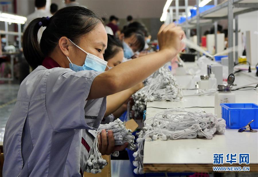 （決戰(zhàn)決勝脫貧攻堅&middot;圖文互動）（12）同飲一江水 攜手&ldquo;斬窮根&rdquo;&mdash;&mdash;深圳對口廣西河池、百色扶貧協(xié)作見聞