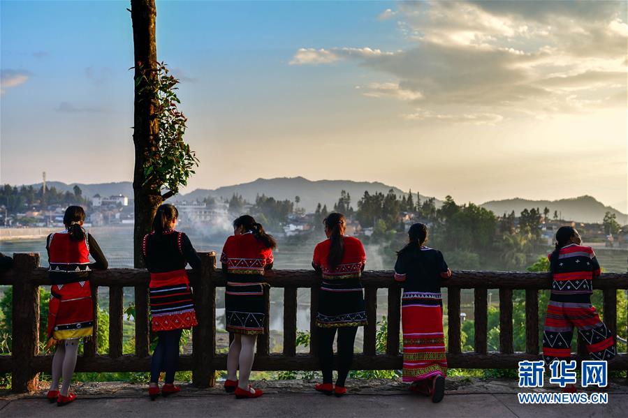 (新華全媒頭條·決戰(zhàn)決勝脫貧攻堅(jiān)·督戰(zhàn)未摘帽貧困縣·圖文互動(dòng))(13)脫貧的歌聲——云南直過民族和人口較少民族共入新時(shí)代