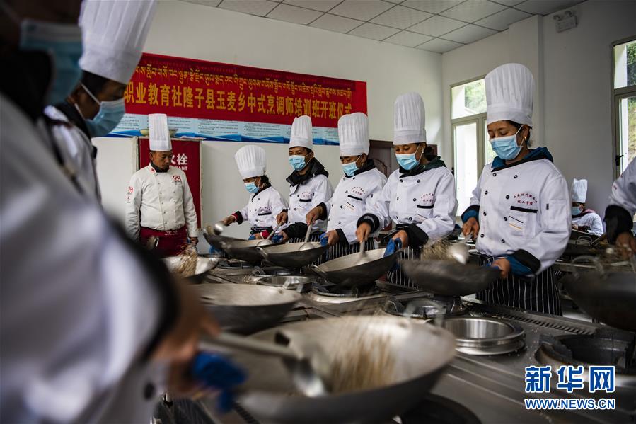 （新華全媒頭條&middot;走向我們的小康生活&middot;圖文互動）（2）扎西德勒，我們的新家園&mdash;&mdash;西藏易地扶貧搬遷搬出幸福美好新生活