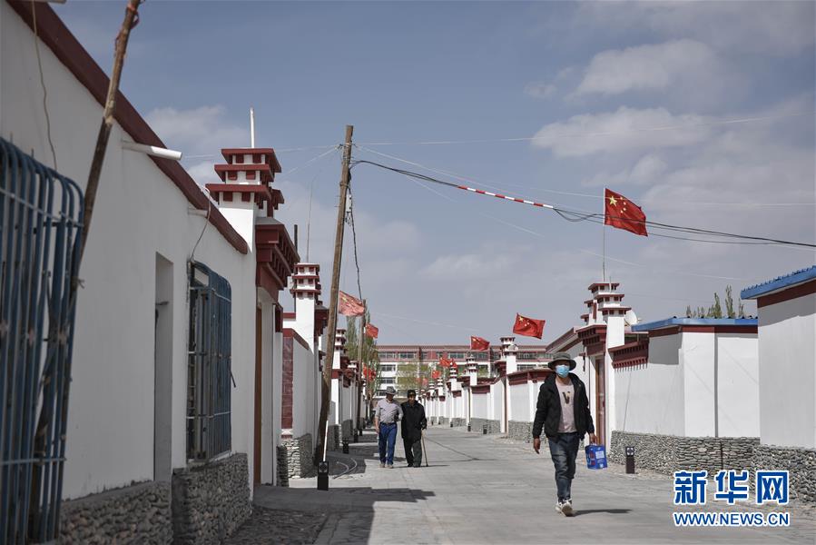 （集中連片特困地區(qū)貧困村調(diào)研行&middot;圖文互動(dòng)）（2）長江源村人的兩個(gè)家和幸福夢&mdash;&mdash;青海格爾木市長江源村脫貧調(diào)查