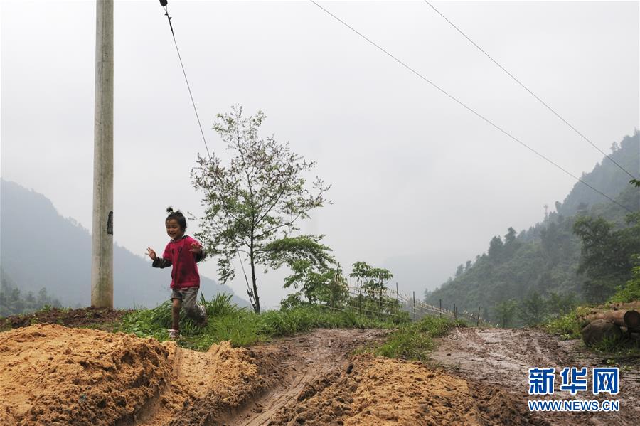 （集中連片特困地區(qū)貧困村調(diào)研行&middot;圖文互動）（2）脫貧路上&ldquo;跑&rdquo;出幸福生活&mdash;&mdash;重慶石柱土家族自治縣華溪村脫貧調(diào)查