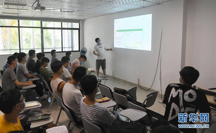 （在習近平新時代中國特色社會主義思想指引下&mdash;&mdash;新時代新作為新篇章&middot;習近平總書記關切事&middot;圖文互動）（9）我家大門常打開&mdash;&mdash;經(jīng)濟特區(qū)全方位對外開放故事