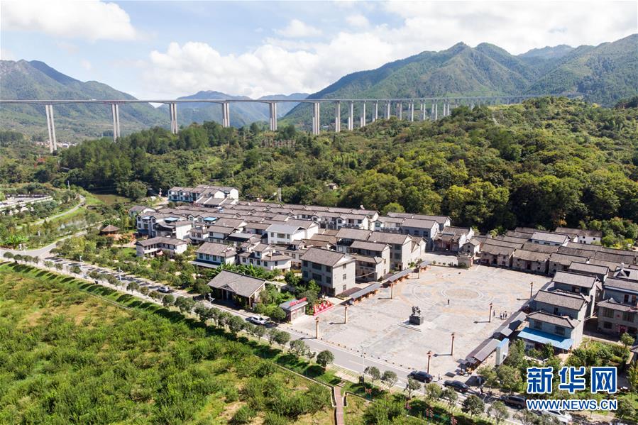 （習(xí)近平的小康故事&middot;新華網(wǎng)&middot;圖文互動(dòng)）（3）&ldquo;真正解決好基層群眾看病難、看病貴問題&rdquo;&mdash;&mdash;習(xí)近平和群眾健康的故事