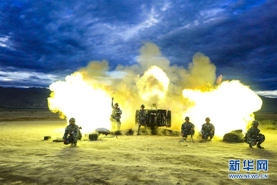 （在習(xí)近平強軍思想指引下&middot;我們在戰(zhàn)位報告&middot;圖文互動）（1）朵朵傘花綻放，勝戰(zhàn)精兵天降&mdash;&mdash;空降兵部隊某旅教導(dǎo)員余海龍帶領(lǐng)官兵傳承黃繼光精神記事