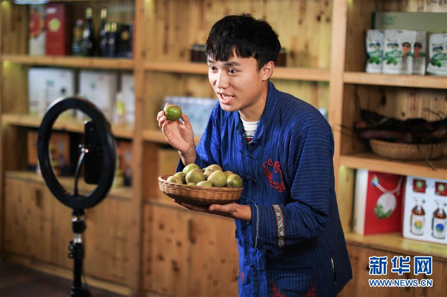 （在習(xí)近平新時代中國特色社會主義思想指引下&mdash;&mdash;新時代新作為新篇章&middot;習(xí)近平總書記關(guān)切事&middot;圖文互動）（5）精準扶貧7年，十八洞村&ldquo;長&rdquo;出10余種新職業(yè)