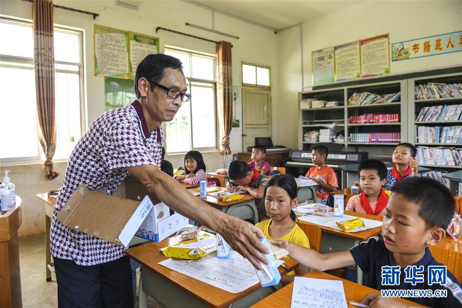 (新華全媒頭條·圖文互動(dòng))(12)歷史交匯點(diǎn)上的宏偉藍(lán)圖——《中共中央關(guān)于制定國民經(jīng)濟(jì)和社會發(fā)展第十四個(gè)五年規(guī)劃和二〇三五年遠(yuǎn)景目標(biāo)的建議》誕生記