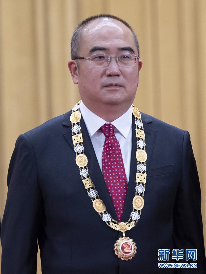 （抗疫先進(jìn)事跡&middot;圖文互動）（1）張定宇：疫情&ldquo;暴風(fēng)眼&rdquo;里，&ldquo;漸凍&rdquo;之軀與時間賽跑