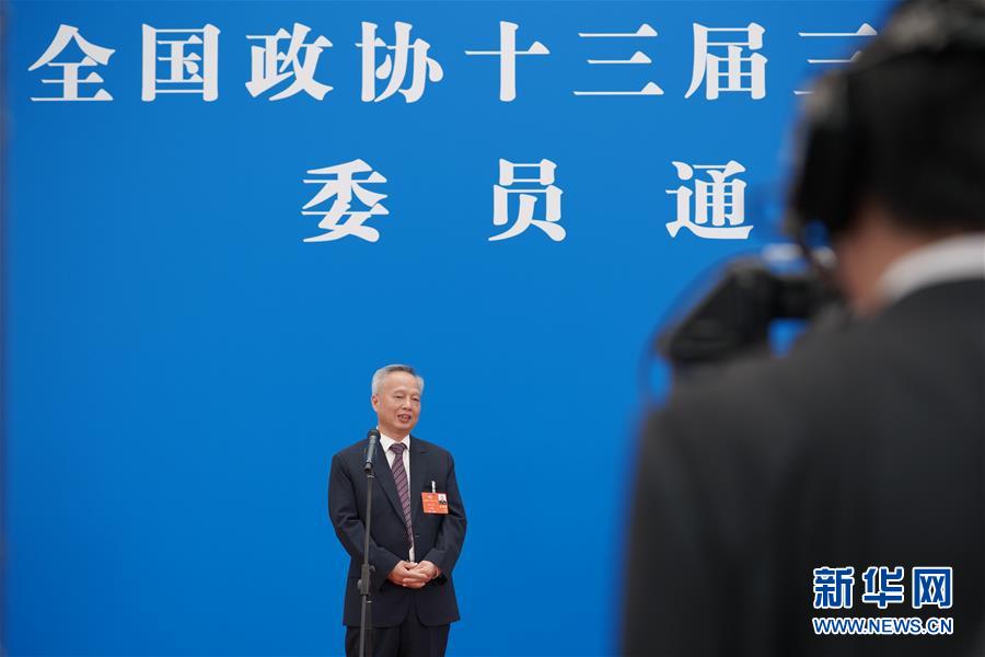 （兩會&middot;政協開幕&middot;XHDW）（4）接受采訪