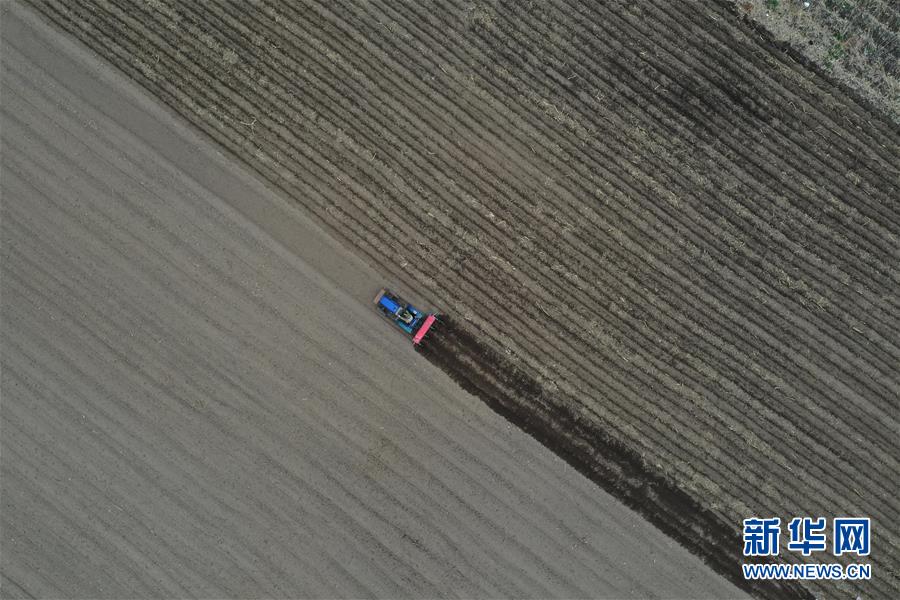 （新華全媒頭條&middot;兩會特別報(bào)道&middot;圖文互動）（5）守住底線 穩(wěn)中求進(jìn)&mdash;&mdash;從全國兩會看&ldquo;六穩(wěn)&rdquo;&ldquo;六保&rdquo;如何發(fā)力