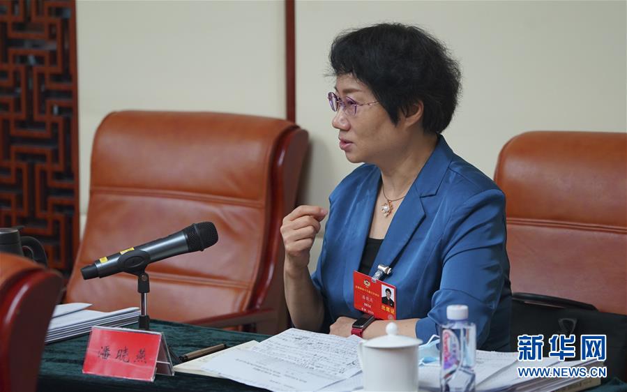 （兩會(huì)&middot;熱點(diǎn)畫(huà)報(bào)）（4）代表委員聚焦民法典草案