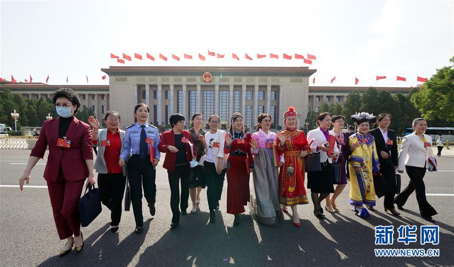 （兩會&middot;XHDW）（26）十三屆全國人大三次會議舉行閉幕會