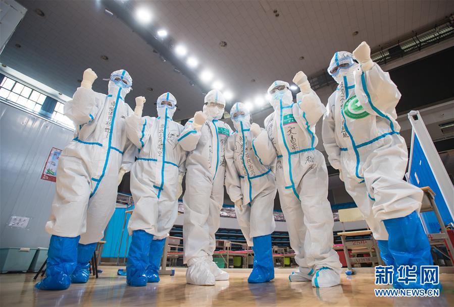 （新華全媒頭條&middot;圖文互動(dòng)）（1）從人民中汲取磅礴力量&mdash;&mdash;習(xí)近平總書記同出席2020年全國兩會(huì)人大代表、政協(xié)委員共商國是紀(jì)實(shí)