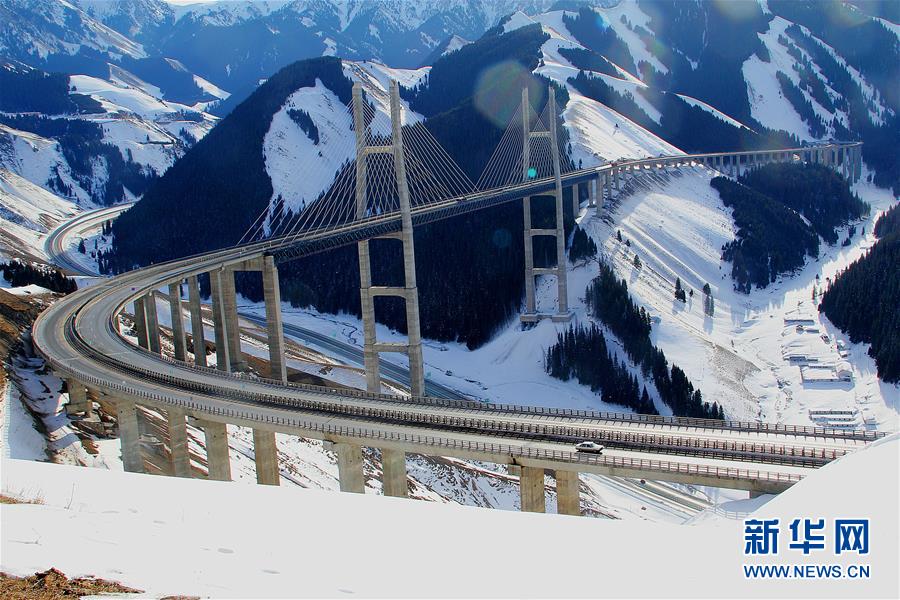 （壯麗70年&middot;奮斗新時(shí)代）（10）我們走在大路上