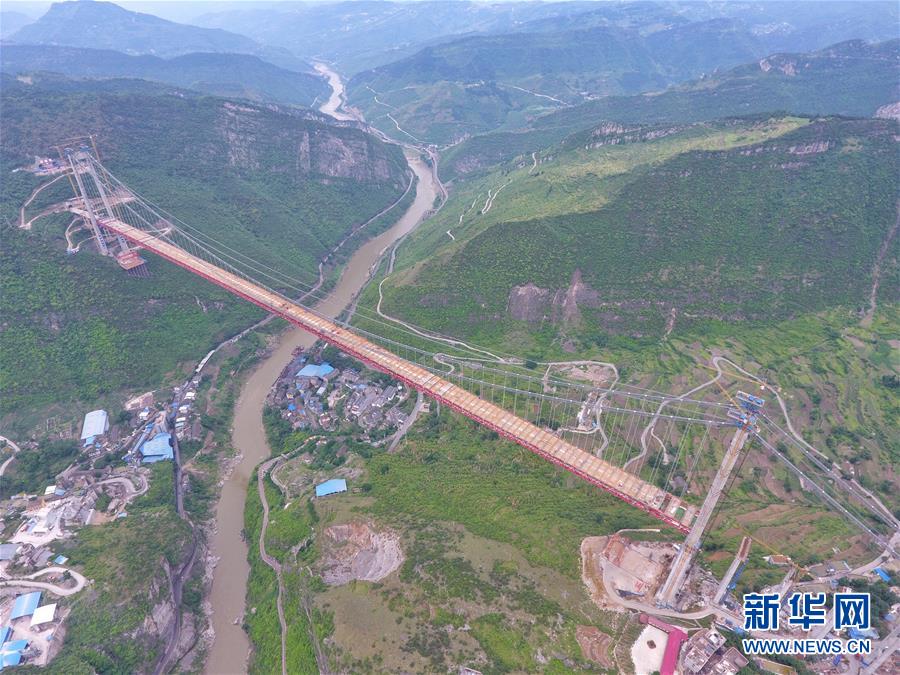 （壯麗70年&middot;奮斗新時(shí)代）（20）我們走在大路上