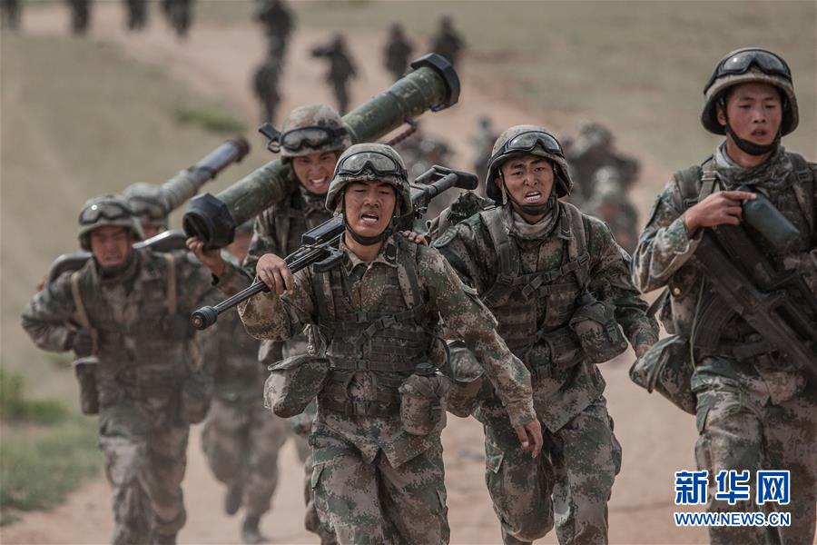 （新華全媒頭條&middot;圖文互動）（13）沿著中國特色強(qiáng)軍之路闊步前進(jìn)&mdash;&mdash;黨中央、中央軍委領(lǐng)導(dǎo)推進(jìn)國防和軍隊(duì)建設(shè)70年紀(jì)實(shí)