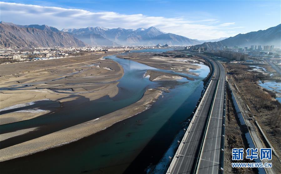 （兩會(huì)前夕看落實(shí)&middot;圖文互動(dòng)）（2）格?；ㄩ_(kāi) 幸福路寬&mdash;&mdash;西藏落實(shí)習(xí)近平總書(shū)記全國(guó)兩會(huì)重要講話精神紀(jì)實(shí)