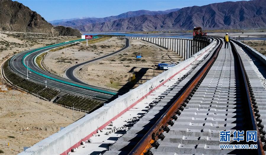 （兩會(huì)前夕看落實(shí)&middot;圖文互動(dòng)）（3）格?；ㄩ_(kāi) 幸福路寬&mdash;&mdash;西藏落實(shí)習(xí)近平總書(shū)記全國(guó)兩會(huì)重要講話精神紀(jì)實(shí)