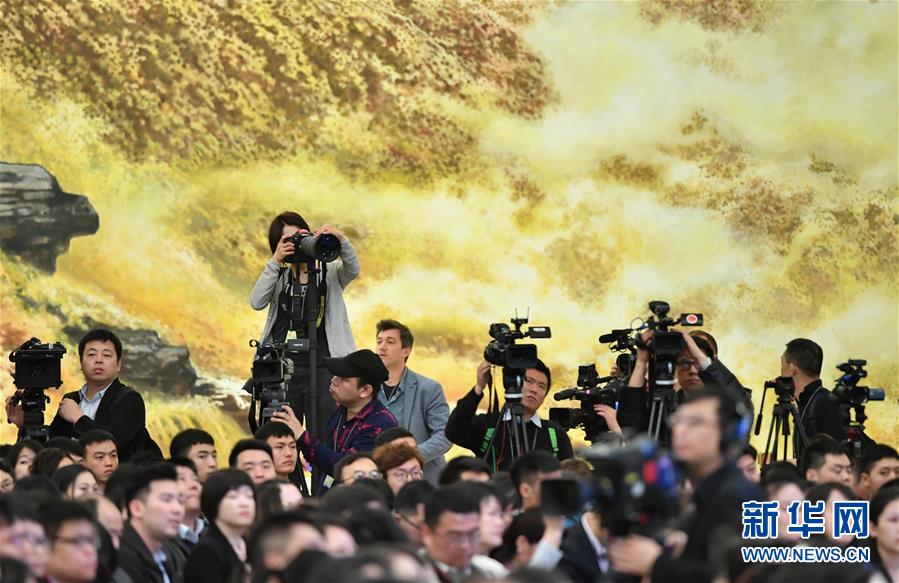 （兩會(huì)&middot;XHDW）（18）李克強(qiáng)總理會(huì)見(jiàn)中外記者