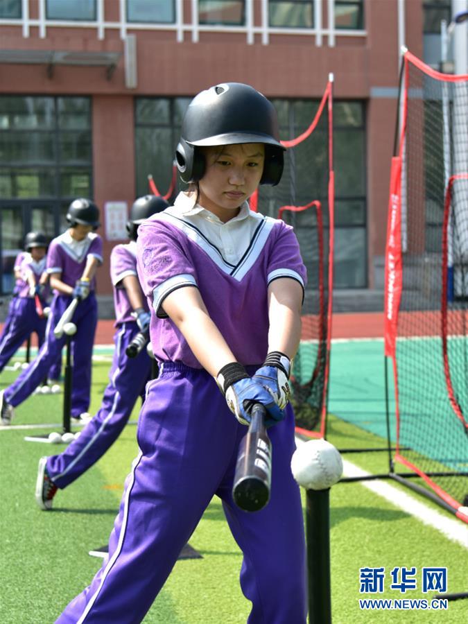 （體育&middot;圖文互動）（3）（在習(xí)近平新時代中國特色社會主義思想指引下&mdash;&mdash;新時代新作為新篇章&middot;總書記關(guān)心的百姓身邊事）奔跑吧，少年！&mdash;&mdash;體育讓孩子們插上強壯的翅膀（配本社同題文字稿）