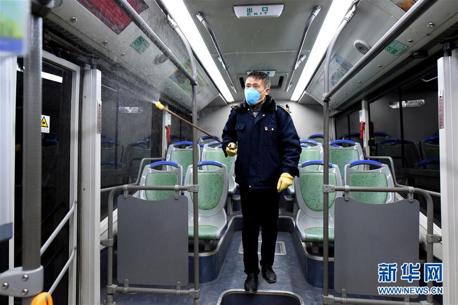 （在習(xí)近平新時(shí)代中國(guó)特色社會(huì)主義思想指引下&mdash;&mdash;新時(shí)代新作為新篇章&middot;習(xí)近平總書記關(guān)切事&middot;圖文互動(dòng)）（5）當(dāng)億萬(wàn)只手緊握在一起&hellip;&hellip;&mdash;&mdash;戰(zhàn)&ldquo;疫&rdquo;一線感受中國(guó)力量