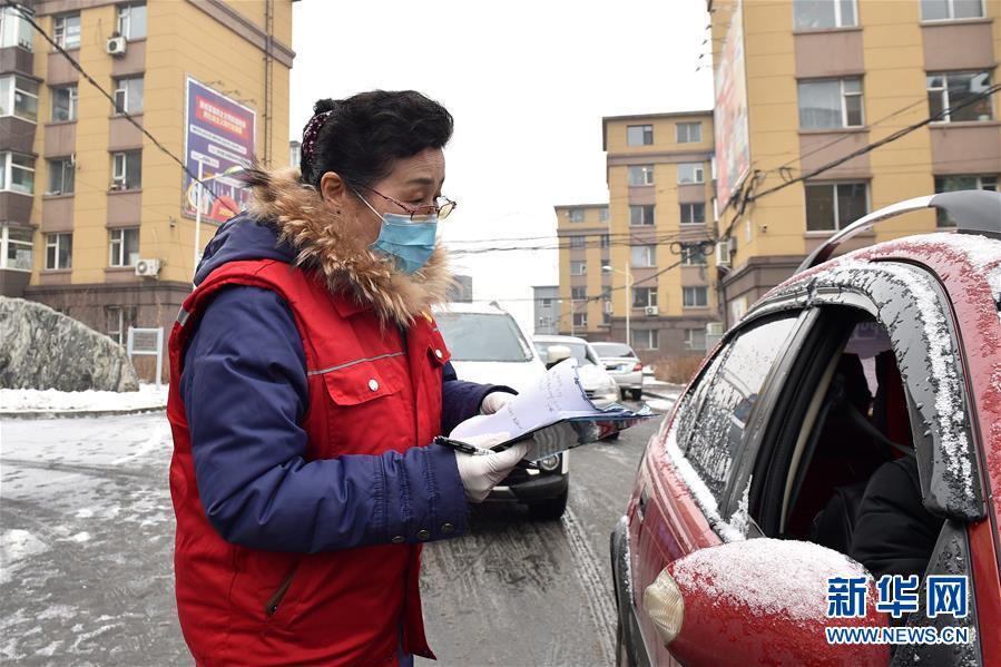 （習(xí)近平致敬的戰(zhàn)&ldquo;疫&rdquo;英雄&middot;社區(qū)工作者篇&middot;圖文互動(dòng)）（1）他們，堅(jiān)守一線戰(zhàn)風(fēng)雨