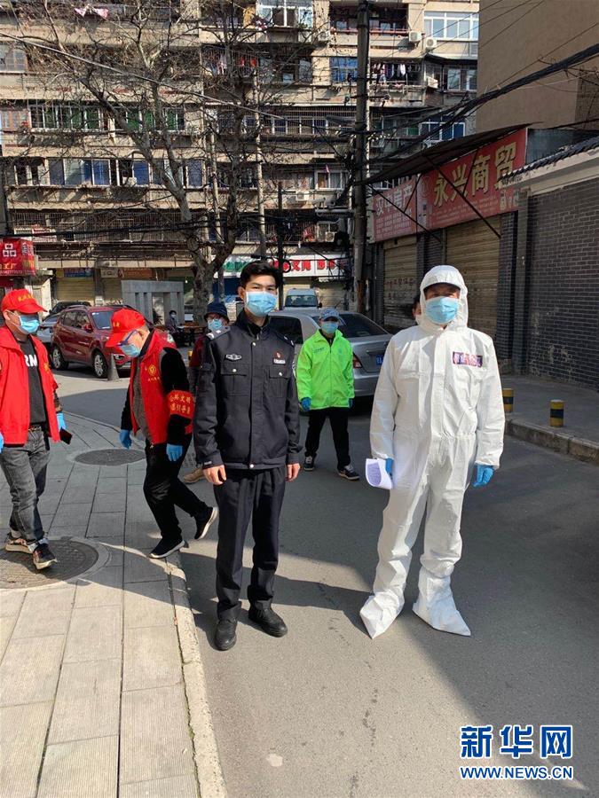 （習(xí)近平致敬的戰(zhàn)&ldquo;疫&rdquo;英雄&middot;公安干警篇&middot;圖文互動(dòng)）（6）他們，抗疫一線鑄警魂