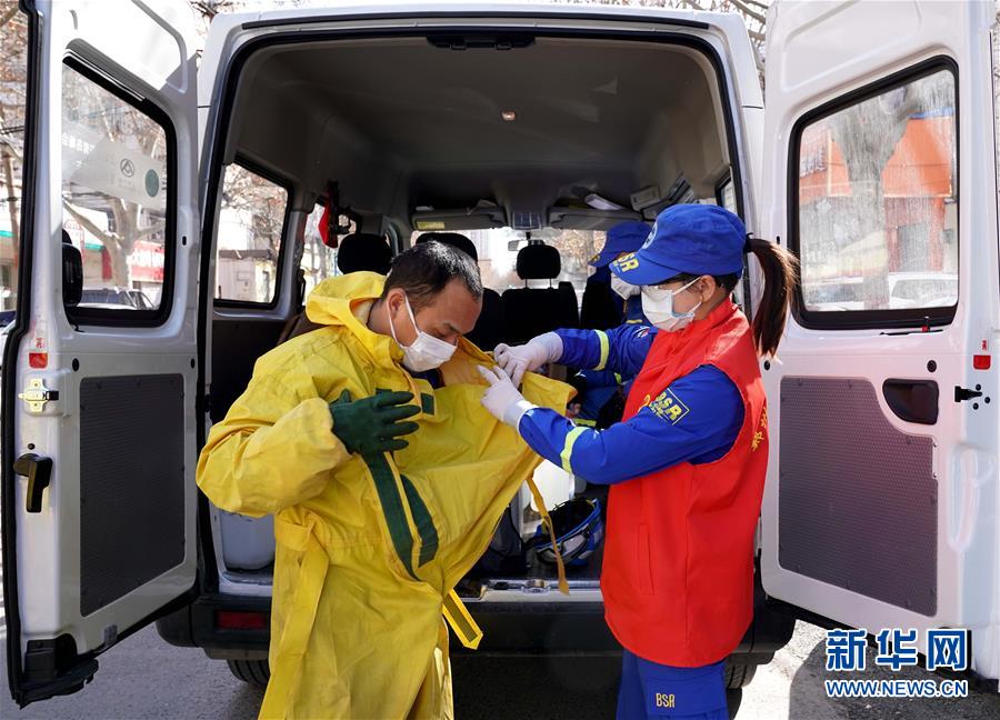 （習(xí)近平致敬的戰(zhàn)&ldquo;疫&rdquo;英雄&middot;志愿者篇&middot;圖文互動）（3）他們，微光成炬照征程