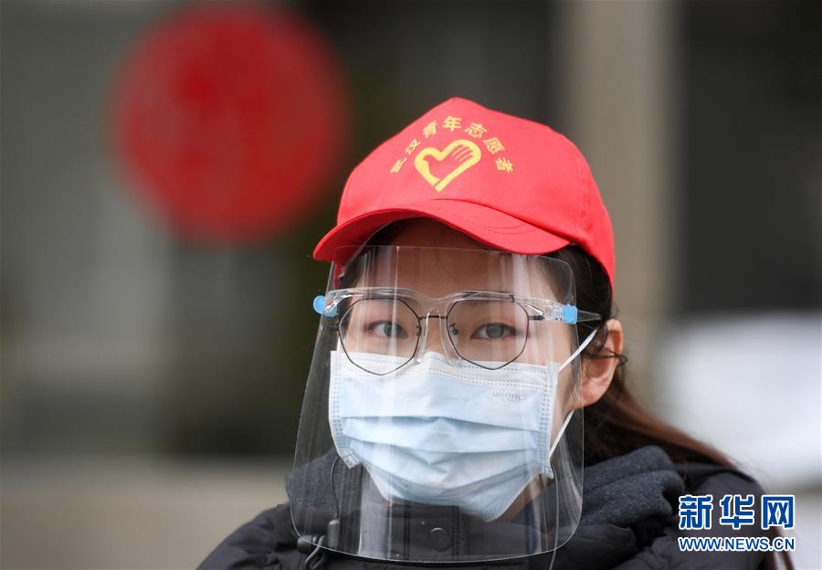 （習(xí)近平致敬的戰(zhàn)&ldquo;疫&rdquo;英雄&middot;志愿者篇&middot;圖文互動）（4）他們，微光成炬照征程