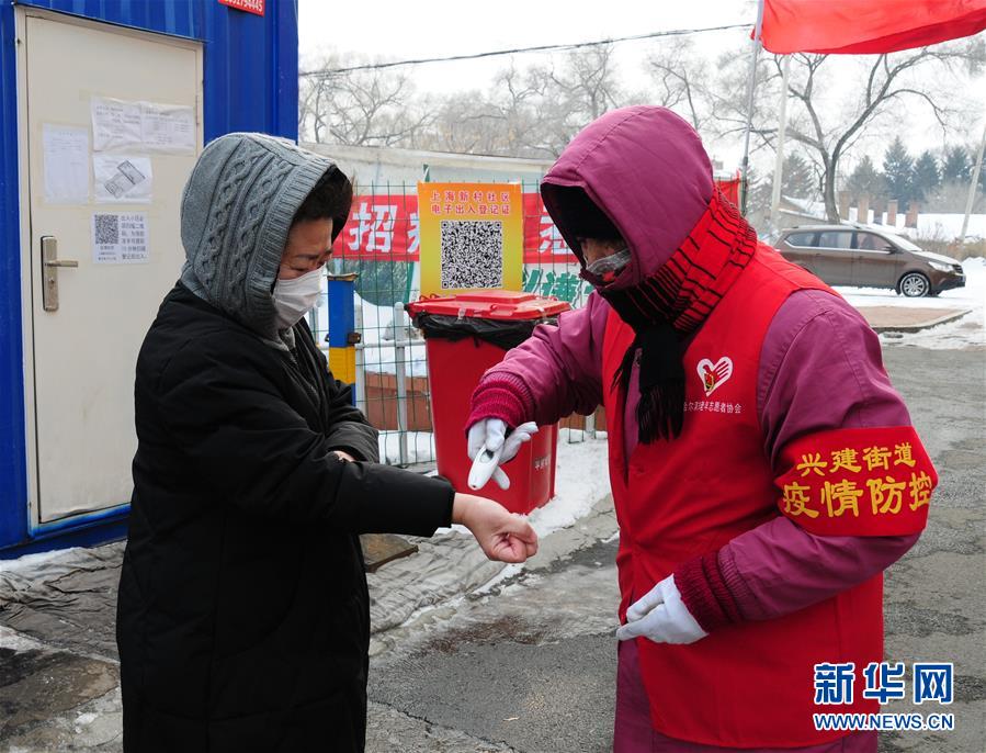 （習(xí)近平致敬的戰(zhàn)&ldquo;疫&rdquo;英雄&middot;志愿者篇&middot;圖文互動）（5）他們，微光成炬照征程