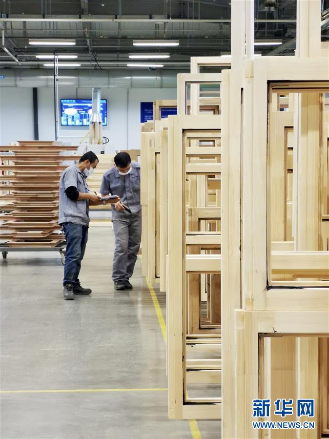 （在習(xí)近平新時(shí)代中國特色社會主義思想指引下&mdash;&mdash;新時(shí)代新作為新篇章&middot;習(xí)近平總書記關(guān)切事&middot;圖文互動）（1）陽光總在風(fēng)雨后&mdash;&mdash;中小企業(yè)在疫情中迎難而上