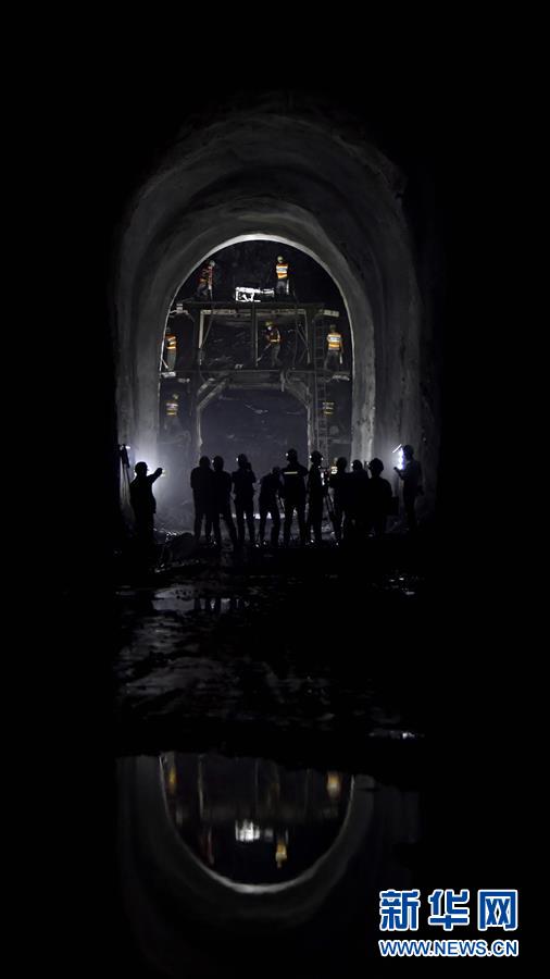 （在習(xí)近平新時(shí)代中國(guó)特色社會(huì)主義思想指引下&mdash;&mdash;新時(shí)代新作為新篇章&middot;習(xí)近平總書記關(guān)切事&middot;圖文互動(dòng)）（7）新機(jī)遇、新引擎&mdash;&mdash;重大工程重大項(xiàng)目建設(shè)新動(dòng)向觀察