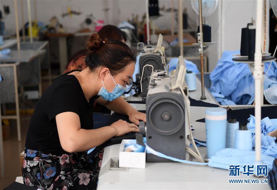 （在習(xí)近平新時(shí)代中國特色社會主義思想指引下&mdash;&mdash;新時(shí)代新作為新篇章&middot;習(xí)近平總書記關(guān)切事&middot;圖文互動）（4）讓每一個(gè)角落都感受到幸福的溫情&mdash;&mdash;人口較少民族在脫貧攻堅(jiān)大潮中的奮進(jìn)故事