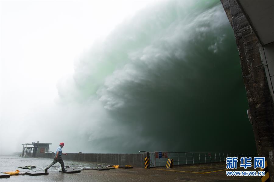 （在習(xí)近平新時(shí)代中國特色社會(huì)主義思想指引下&mdash;&mdash;新時(shí)代新作為新篇章&middot;習(xí)近平總書記關(guān)切事&middot;圖文互動(dòng)）（1）黑科技 縛洪魔&mdash;&mdash;現(xiàn)代科技提升防汛救災(zāi)硬實(shí)力