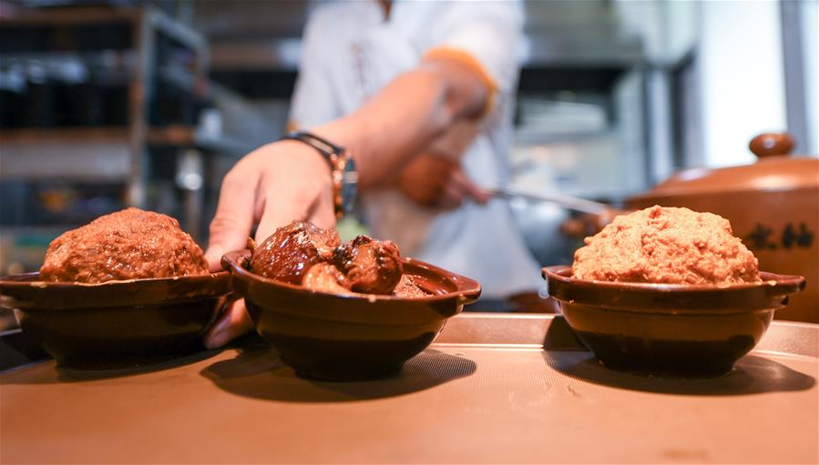 （在習(xí)近平新時(shí)代中國(guó)特色社會(huì)主義思想指引下&mdash;&mdash;新時(shí)代新作為新篇章&middot;習(xí)近平總書(shū)記關(guān)切事&middot;圖文互動(dòng)）（2）讓&ldquo;舌尖上的節(jié)約&rdquo;成為習(xí)慣&mdash;&mdash;全社會(huì)營(yíng)造浪費(fèi)可恥、節(jié)約為榮的氛圍掃描