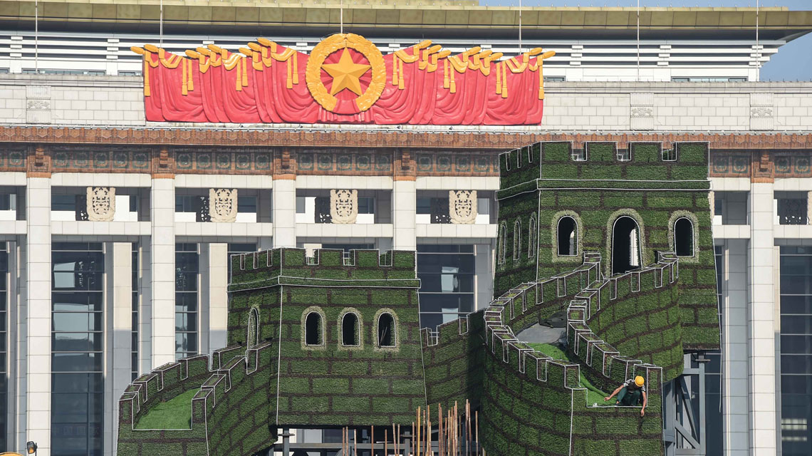 天安門廣場(chǎng)&ldquo;長(zhǎng)城&rdquo;花壇現(xiàn)雛形