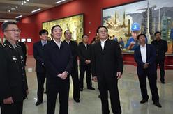 劉奇葆參觀&ldquo;最美中國人&rdquo;大型美術(shù)作品展